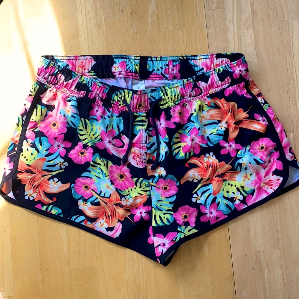 Venus Active Short Large Black w/Pink Floral Pattern, Drawstring Elastic Waist.